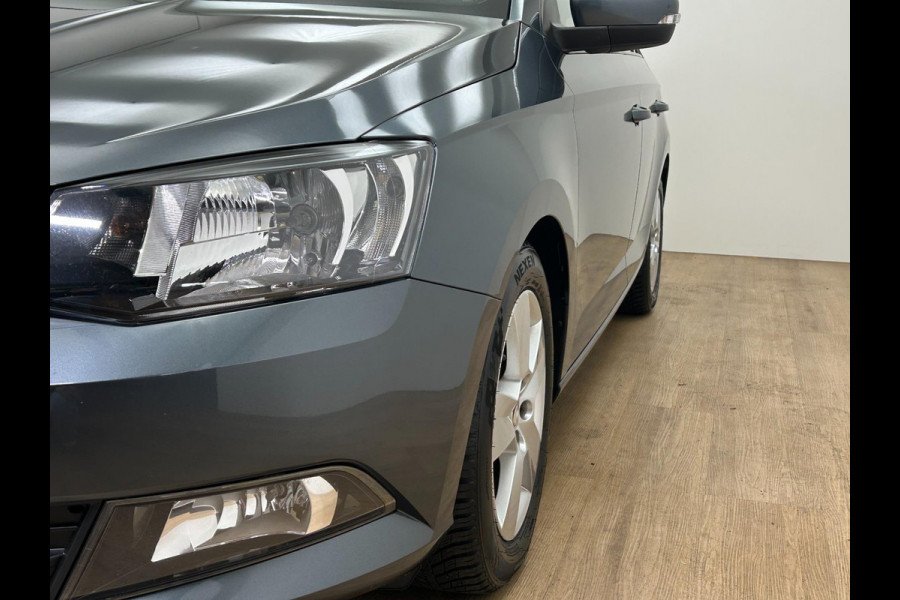 Škoda Fabia Occasion | Grijs | Tweedehands Skoda Fabia | Airco | Stoelverwarming | Getinte ruiten | Bluetoothradio Škoda Fabia Occasion | Grijs | Tweedehands Skoda Fabia | Airco | Stoelverwarming | Getinte ruiten | Bluetoothradio