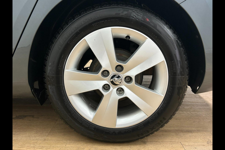 Škoda Fabia Occasion | Grijs | Tweedehands Skoda Fabia | Airco | Stoelverwarming | Getinte ruiten | Bluetoothradio Škoda Fabia Occasion | Grijs | Tweedehands Skoda Fabia | Airco | Stoelverwarming | Getinte ruiten | Bluetoothradio