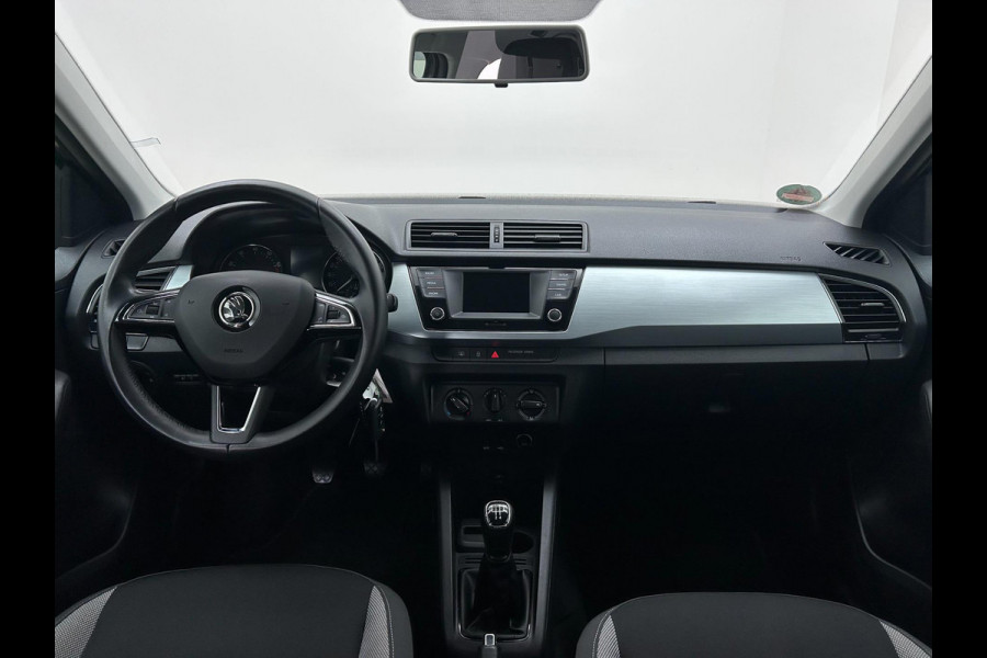 Škoda Fabia Occasion | Grijs | Tweedehands Skoda Fabia | Airco | Stoelverwarming | Getinte ruiten | Bluetoothradio Škoda Fabia Occasion | Grijs | Tweedehands Skoda Fabia | Airco | Stoelverwarming | Getinte ruiten | Bluetoothradio
