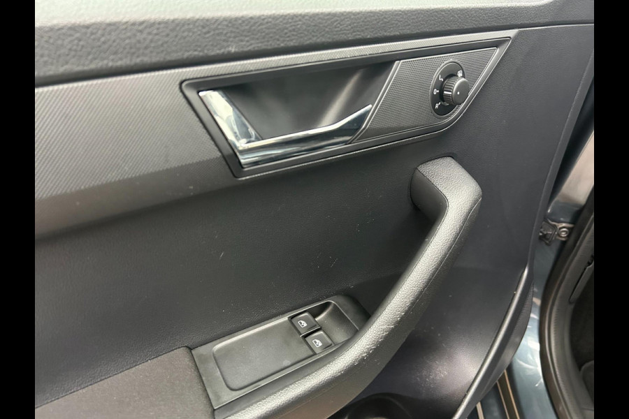 Škoda Fabia Occasion | Grijs | Tweedehands Skoda Fabia | Airco | Stoelverwarming | Getinte ruiten | Bluetoothradio Škoda Fabia Occasion | Grijs | Tweedehands Skoda Fabia | Airco | Stoelverwarming | Getinte ruiten | Bluetoothradio