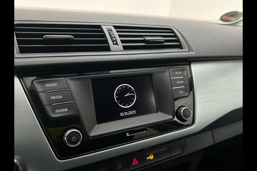 Škoda Fabia Occasion | Grijs | Tweedehands Skoda Fabia | Airco | Stoelverwarming | Getinte ruiten | Bluetoothradio Škoda Fabia Occasion | Grijs | Tweedehands Skoda Fabia | Airco | Stoelverwarming | Getinte ruiten | Bluetoothradio