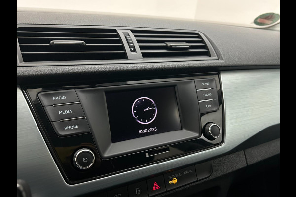 Škoda Fabia Occasion | Grijs | Tweedehands Skoda Fabia | Airco | Stoelverwarming | Getinte ruiten | Bluetoothradio Škoda Fabia Occasion | Grijs | Tweedehands Skoda Fabia | Airco | Stoelverwarming | Getinte ruiten | Bluetoothradio