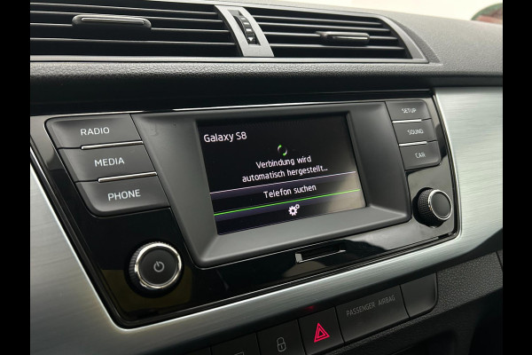 Škoda Fabia Occasion | Grijs | Tweedehands Skoda Fabia | Airco | Stoelverwarming | Getinte ruiten | Bluetoothradio Škoda Fabia Occasion | Grijs | Tweedehands Skoda Fabia | Airco | Stoelverwarming | Getinte ruiten | Bluetoothradio