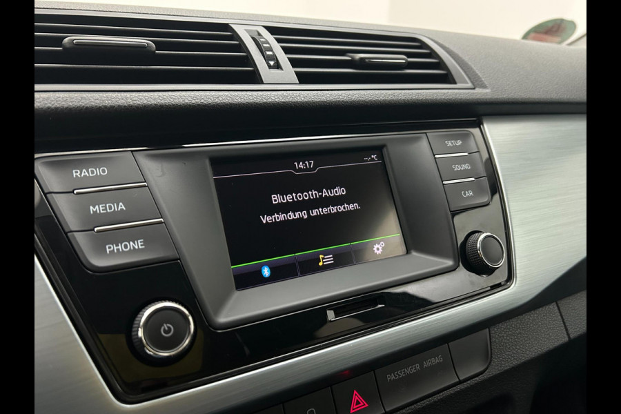 Škoda Fabia Occasion | Grijs | Tweedehands Skoda Fabia | Airco | Stoelverwarming | Getinte ruiten | Bluetoothradio Škoda Fabia Occasion | Grijs | Tweedehands Skoda Fabia | Airco | Stoelverwarming | Getinte ruiten | Bluetoothradio