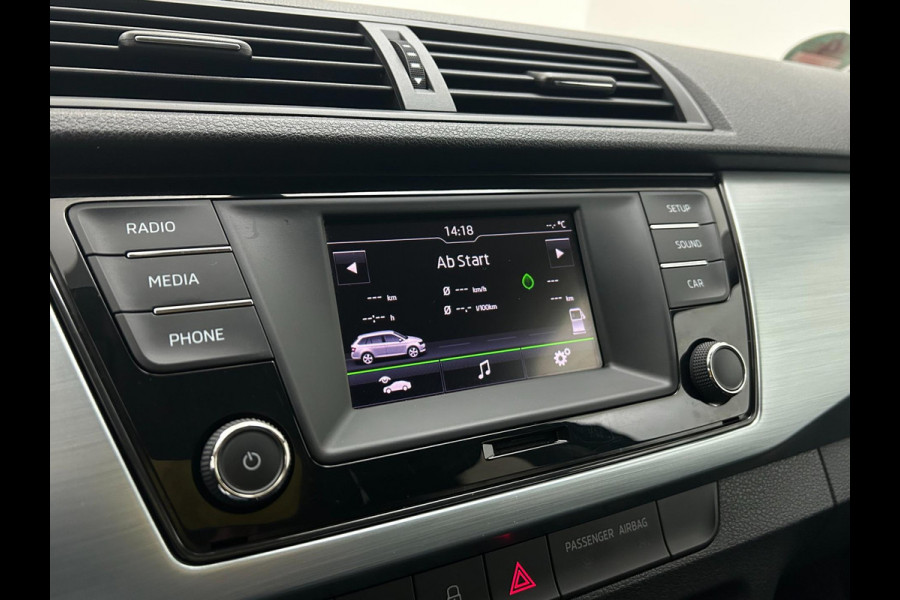 Škoda Fabia Occasion | Grijs | Tweedehands Skoda Fabia | Airco | Stoelverwarming | Getinte ruiten | Bluetoothradio Škoda Fabia Occasion | Grijs | Tweedehands Skoda Fabia | Airco | Stoelverwarming | Getinte ruiten | Bluetoothradio