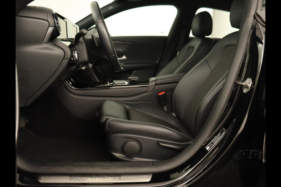 Mercedes-Benz CLA-Klasse Shooting Brake 250 e AMG Line | Half Leder | Carplay | Stoelverwarming | Camera | LED | Navigatie | Adaptive Cruise