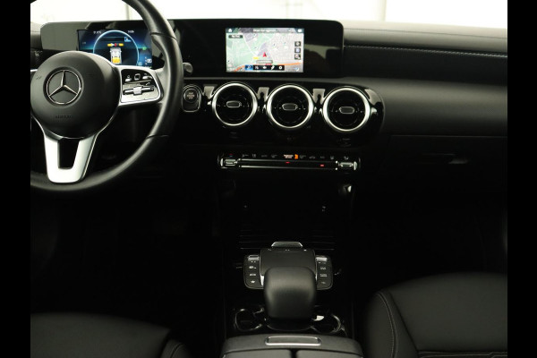 Mercedes-Benz CLA-Klasse Shooting Brake 250 e AMG Line | Half Leder | Carplay | Stoelverwarming | Camera | LED | Navigatie | Adaptive Cruise
