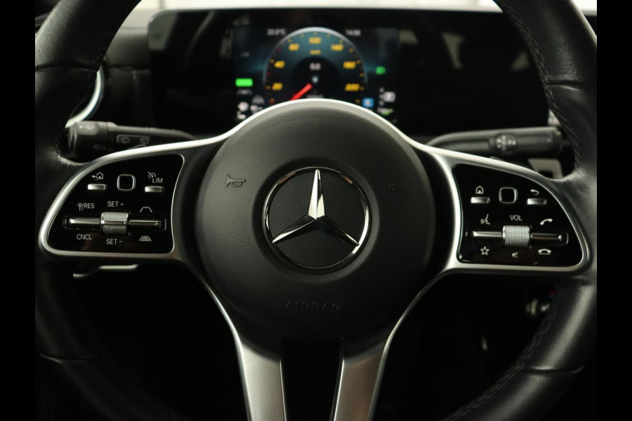 Mercedes-Benz CLA-Klasse Shooting Brake 250 e AMG Line | Half Leder | Carplay | Stoelverwarming | Camera | LED | Navigatie | Adaptive Cruise