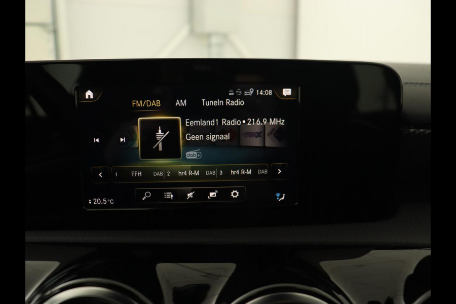 Mercedes-Benz CLA-Klasse Shooting Brake 250 e AMG Line | Half Leder | Carplay | Stoelverwarming | Camera | LED | Navigatie | Adaptive Cruise