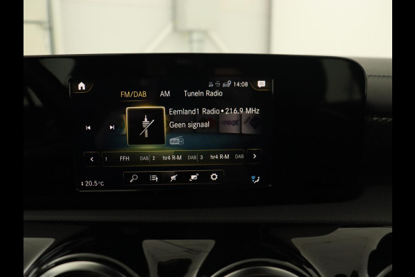 Mercedes-Benz CLA-Klasse Shooting Brake 250 e AMG Line | Half Leder | Carplay | Stoelverwarming | Camera | LED | Navigatie | Adaptive Cruise