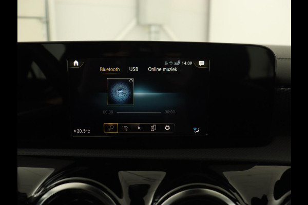 Mercedes-Benz CLA-Klasse Shooting Brake 250 e AMG Line | Half Leder | Carplay | Stoelverwarming | Camera | LED | Navigatie | Adaptive Cruise