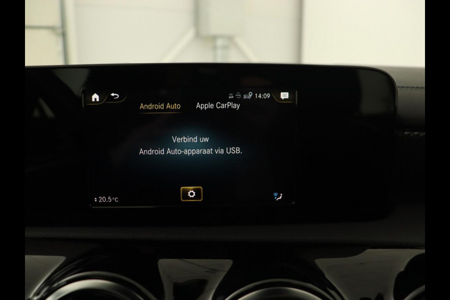 Mercedes-Benz CLA-Klasse Shooting Brake 250 e AMG Line | Half Leder | Carplay | Stoelverwarming | Camera | LED | Navigatie | Adaptive Cruise