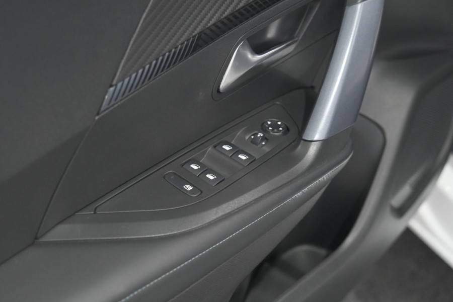 Peugeot 2008 PureTech 130 Allure | Camera | Adaptieve Cruise Control | Stoelverwarming Peugeot 2008 PureTech 130 Allure | Camera | Adaptieve Cruise Control | Stoelverwarming