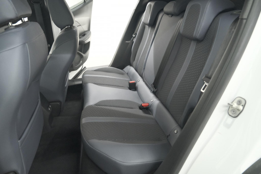Peugeot 2008 PureTech 130 Allure | Camera | Adaptieve Cruise Control | Stoelverwarming Peugeot 2008 PureTech 130 Allure | Camera | Adaptieve Cruise Control | Stoelverwarming