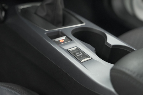 Peugeot 2008 PureTech 130 Allure | Camera | Adaptieve Cruise Control | Stoelverwarming Peugeot 2008 PureTech 130 Allure | Camera | Adaptieve Cruise Control | Stoelverwarming