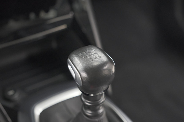 Peugeot 2008 PureTech 130 Allure | Camera | Adaptieve Cruise Control | Stoelverwarming Peugeot 2008 PureTech 130 Allure | Camera | Adaptieve Cruise Control | Stoelverwarming