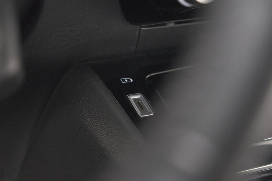 Peugeot 2008 PureTech 130 Allure | Camera | Adaptieve Cruise Control | Stoelverwarming Peugeot 2008 PureTech 130 Allure | Camera | Adaptieve Cruise Control | Stoelverwarming