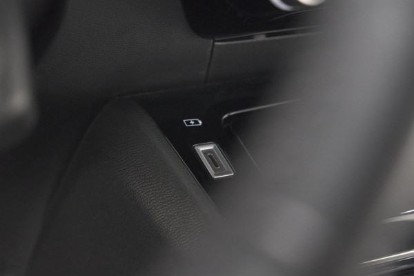 Peugeot 2008 PureTech 130 Allure | Camera | Adaptieve Cruise Control | Stoelverwarming Peugeot 2008 PureTech 130 Allure | Camera | Adaptieve Cruise Control | Stoelverwarming