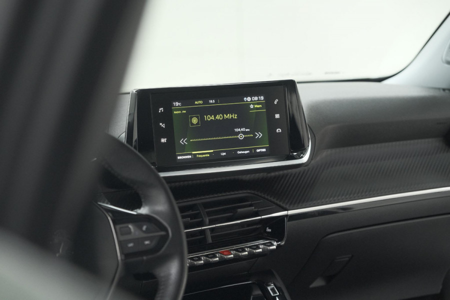 Peugeot 2008 PureTech 130 Allure | Camera | Adaptieve Cruise Control | Stoelverwarming Peugeot 2008 PureTech 130 Allure | Camera | Adaptieve Cruise Control | Stoelverwarming