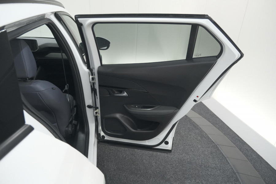 Peugeot 2008 PureTech 130 Allure | Camera | Adaptieve Cruise Control | Stoelverwarming Peugeot 2008 PureTech 130 Allure | Camera | Adaptieve Cruise Control | Stoelverwarming