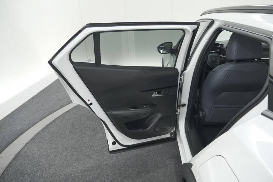 Peugeot 2008 PureTech 130 Allure | Camera | Adaptieve Cruise Control | Stoelverwarming Peugeot 2008 PureTech 130 Allure | Camera | Adaptieve Cruise Control | Stoelverwarming