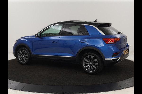 Volkswagen T-Roc 1.5 TSI Sport | Panoramadak | Carplay | Adaptive cruise | Camera | Afneembare Trekhaak | Navigatie | Active Info Display Volkswagen T-Roc 1.5 TSI Sport | Panoramadak | Carplay | Adaptive cruise | Camera | Afneembare Trekhaak | Navigatie | Active Info Display