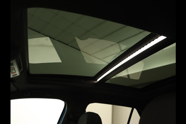 Volkswagen T-Roc 1.5 TSI Sport | Panoramadak | Carplay | Adaptive cruise | Camera | Afneembare Trekhaak | Navigatie | Active Info Display Volkswagen T-Roc 1.5 TSI Sport | Panoramadak | Carplay | Adaptive cruise | Camera | Afneembare Trekhaak | Navigatie | Active Info Display