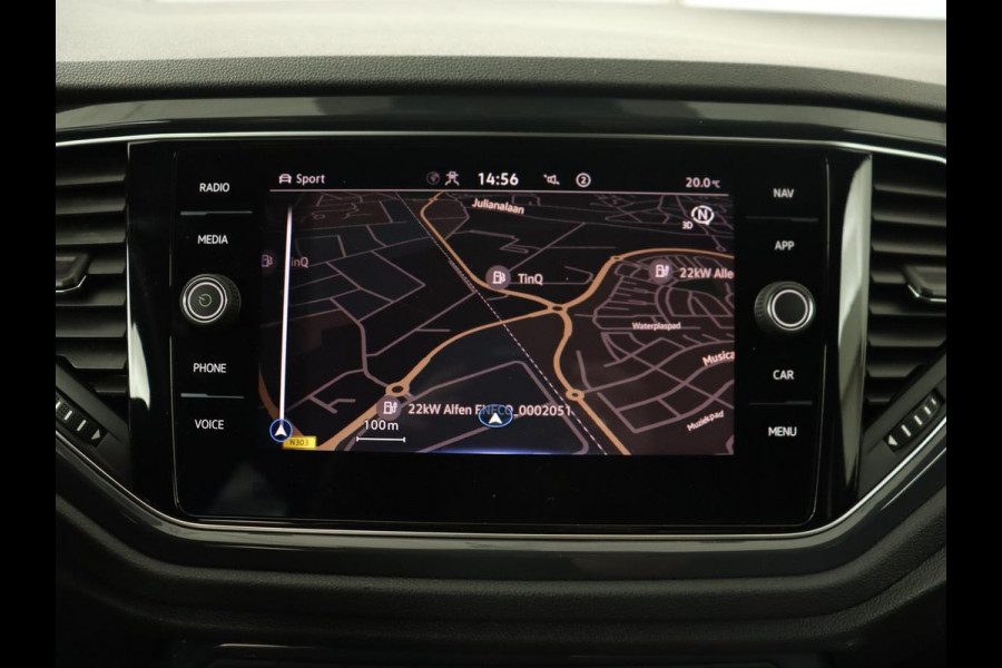 Volkswagen T-Roc 1.5 TSI Sport | Panoramadak | Carplay | Adaptive cruise | Camera | Afneembare Trekhaak | Navigatie | Active Info Display Volkswagen T-Roc 1.5 TSI Sport | Panoramadak | Carplay | Adaptive cruise | Camera | Afneembare Trekhaak | Navigatie | Active Info Display