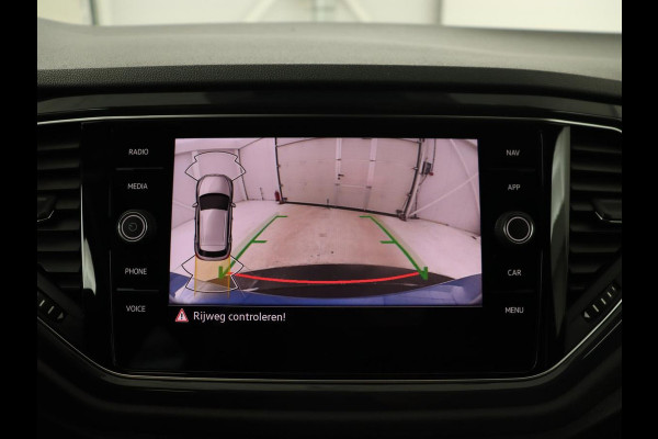 Volkswagen T-Roc 1.5 TSI Sport | Panoramadak | Carplay | Adaptive cruise | Camera | Afneembare Trekhaak | Navigatie | Active Info Display Volkswagen T-Roc 1.5 TSI Sport | Panoramadak | Carplay | Adaptive cruise | Camera | Afneembare Trekhaak | Navigatie | Active Info Display