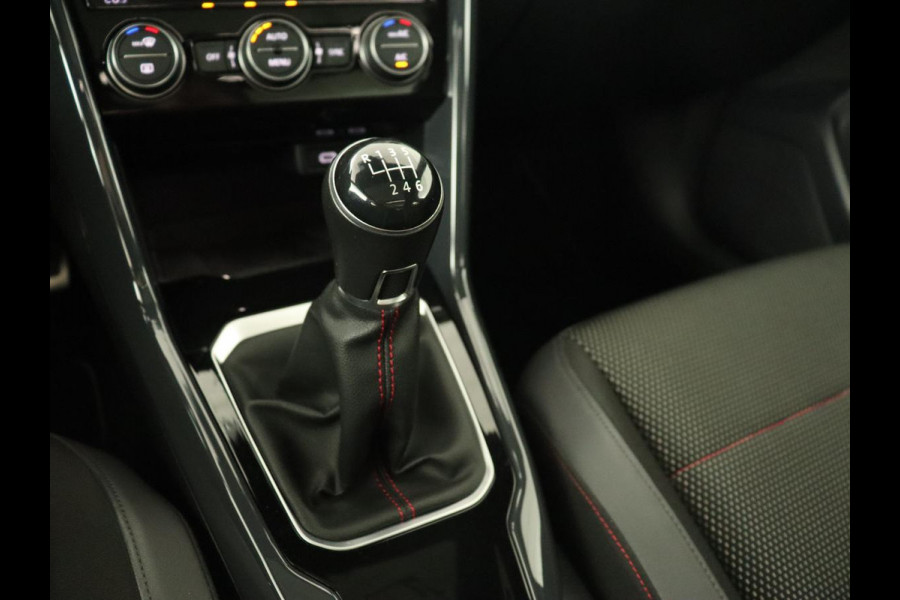 Volkswagen T-Roc 1.5 TSI Sport | Panoramadak | Carplay | Adaptive cruise | Camera | Afneembare Trekhaak | Navigatie | Active Info Display Volkswagen T-Roc 1.5 TSI Sport | Panoramadak | Carplay | Adaptive cruise | Camera | Afneembare Trekhaak | Navigatie | Active Info Display