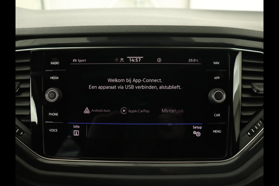Volkswagen T-Roc 1.5 TSI Sport | Panoramadak | Carplay | Adaptive cruise | Camera | Afneembare Trekhaak | Navigatie | Active Info Display Volkswagen T-Roc 1.5 TSI Sport | Panoramadak | Carplay | Adaptive cruise | Camera | Afneembare Trekhaak | Navigatie | Active Info Display