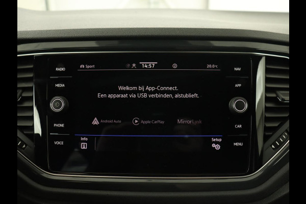 Volkswagen T-Roc 1.5 TSI Sport | Panoramadak | Carplay | Adaptive cruise | Camera | Afneembare Trekhaak | Navigatie | Active Info Display Volkswagen T-Roc 1.5 TSI Sport | Panoramadak | Carplay | Adaptive cruise | Camera | Afneembare Trekhaak | Navigatie | Active Info Display