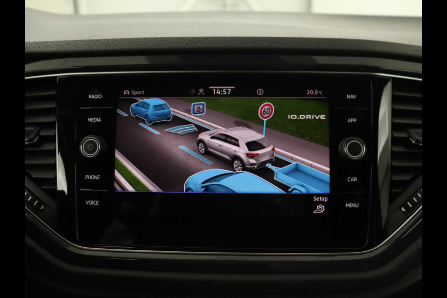 Volkswagen T-Roc 1.5 TSI Sport | Panoramadak | Carplay | Adaptive cruise | Camera | Afneembare Trekhaak | Navigatie | Active Info Display Volkswagen T-Roc 1.5 TSI Sport | Panoramadak | Carplay | Adaptive cruise | Camera | Afneembare Trekhaak | Navigatie | Active Info Display