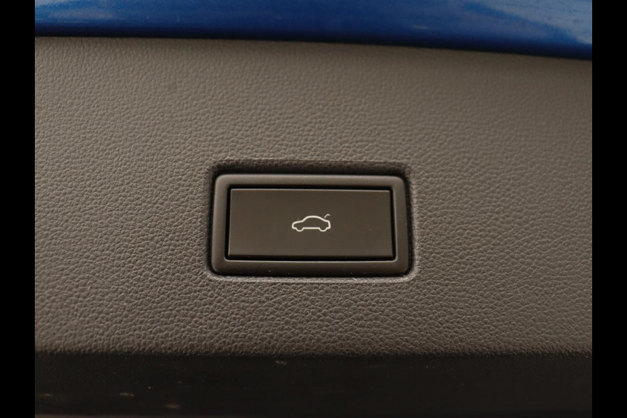 Volkswagen T-Roc 1.5 TSI Sport | Panoramadak | Carplay | Adaptive cruise | Camera | Afneembare Trekhaak | Navigatie | Active Info Display Volkswagen T-Roc 1.5 TSI Sport | Panoramadak | Carplay | Adaptive cruise | Camera | Afneembare Trekhaak | Navigatie | Active Info Display