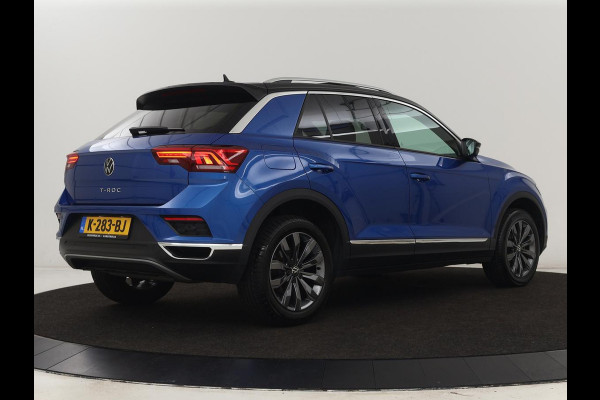 Volkswagen T-Roc 1.5 TSI Sport | Panoramadak | Carplay | Adaptive cruise | Camera | Afneembare Trekhaak | Navigatie | Active Info Display Volkswagen T-Roc 1.5 TSI Sport | Panoramadak | Carplay | Adaptive cruise | Camera | Afneembare Trekhaak | Navigatie | Active Info Display