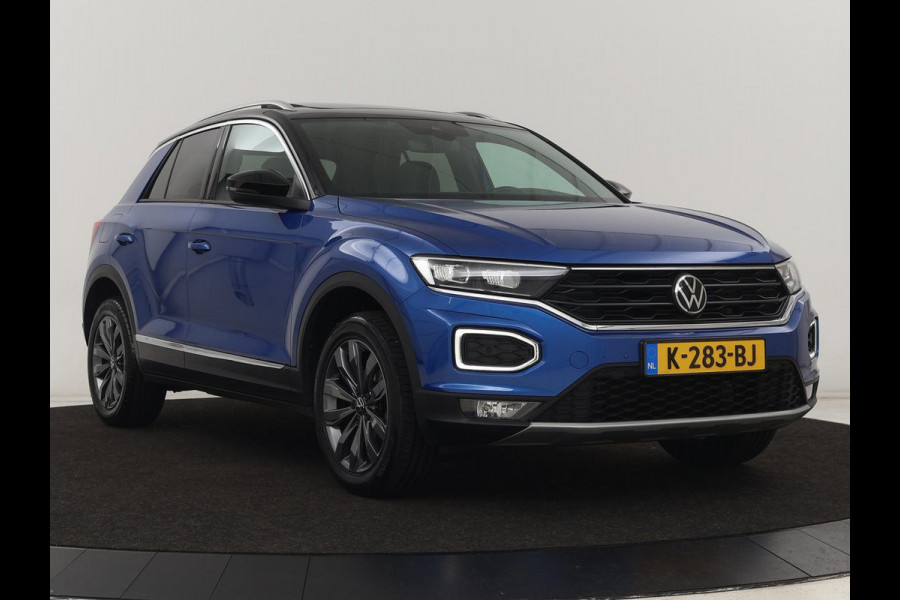 Volkswagen T-Roc 1.5 TSI Sport | Panoramadak | Carplay | Adaptive cruise | Camera | Afneembare Trekhaak | Navigatie | Active Info Display Volkswagen T-Roc 1.5 TSI Sport | Panoramadak | Carplay | Adaptive cruise | Camera | Afneembare Trekhaak | Navigatie | Active Info Display