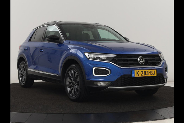 Volkswagen T-Roc 1.5 TSI Sport | Panoramadak | Carplay | Adaptive cruise | Camera | Afneembare Trekhaak | Navigatie | Active Info Display Volkswagen T-Roc 1.5 TSI Sport | Panoramadak | Carplay | Adaptive cruise | Camera | Afneembare Trekhaak | Navigatie | Active Info Display