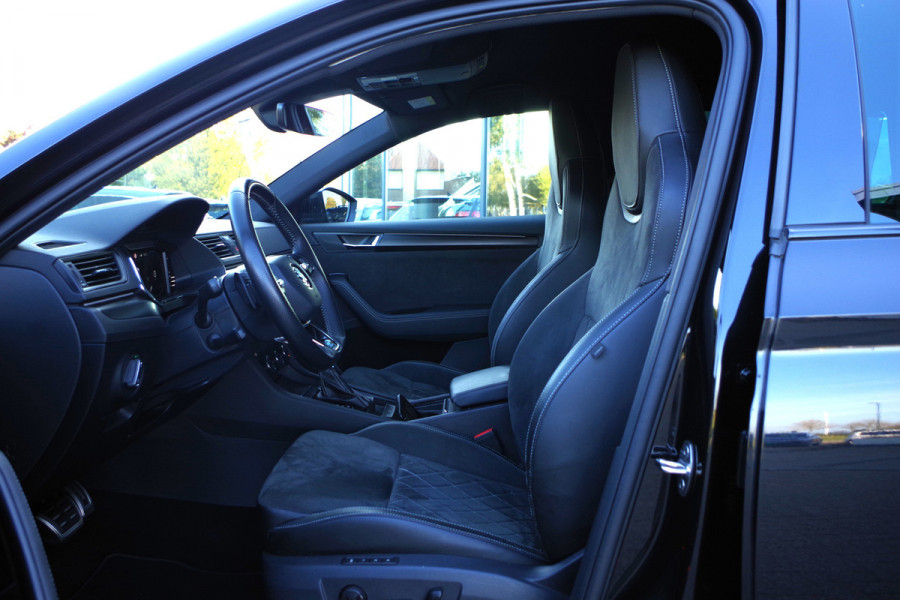 Škoda Superb Combi 1.4 TSI iV 218 PK Sportline Business PHEV, Keyless, Uitklapbare Trekhaak, Carplay, Memory, 4 Stoelverwarming