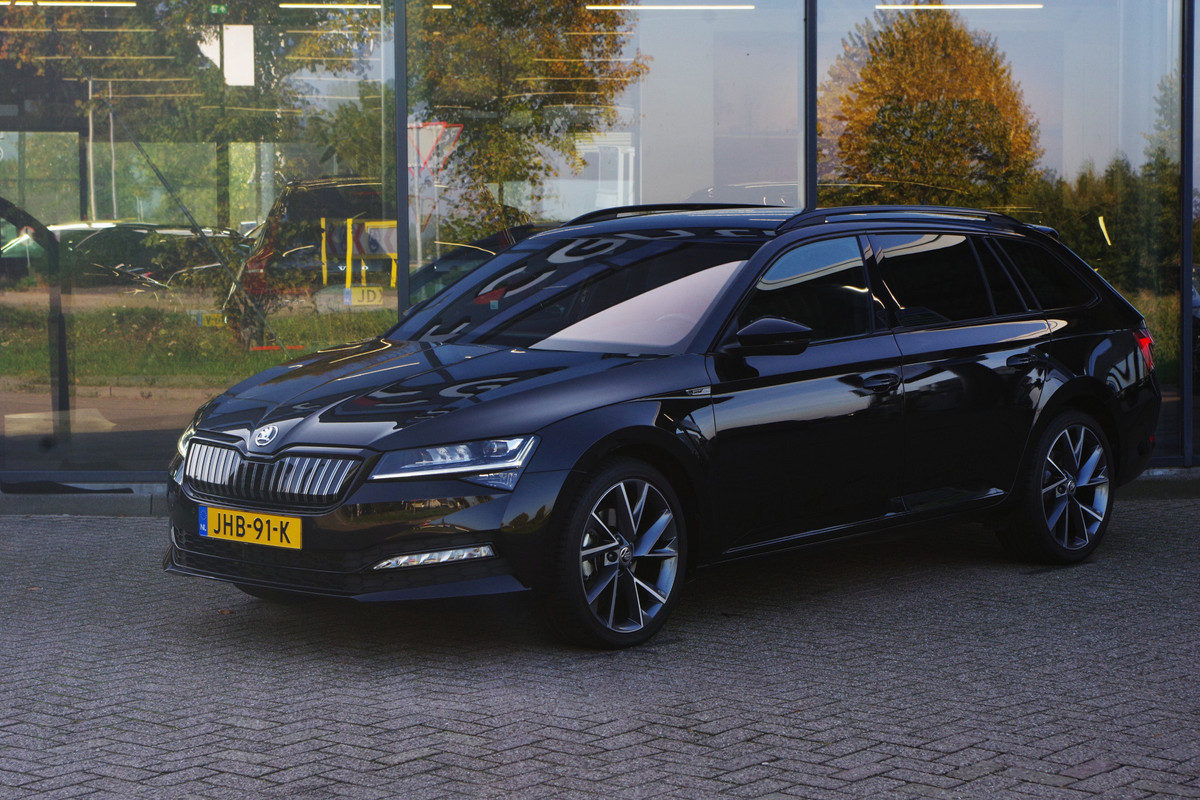 Škoda Superb Combi 1.4 TSI iV 218 PK Sportline Business PHEV, Keyless, Uitklapbare Trekhaak, Carplay, Memory, 4 Stoelverwarming Škoda Superb Combi 1.4 TSI iV 218 PK Sportline Business PHEV, Keyless, Uitklapbare Trekhaak, Carplay, Memory, 4 Stoelverwarming