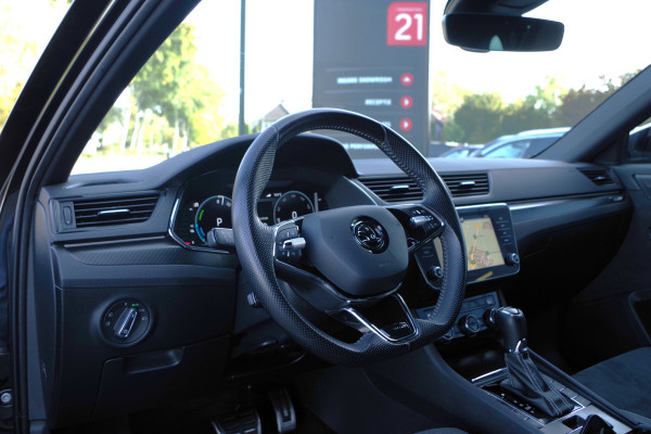 Škoda Superb Combi 1.4 TSI iV 218 PK Sportline Business PHEV, Keyless, Uitklapbare Trekhaak, Carplay, Memory, 4 Stoelverwarming