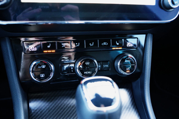 Škoda Superb Combi 1.4 TSI iV 218 PK Sportline Business PHEV, Keyless, Uitklapbare Trekhaak, Carplay, Memory, 4 Stoelverwarming