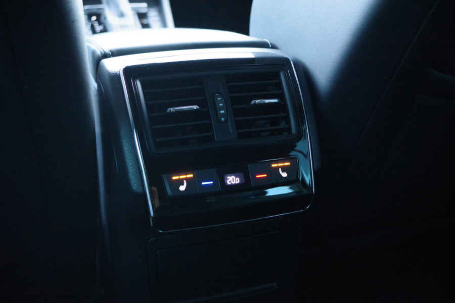 Škoda Superb Combi 1.4 TSI iV 218 PK Sportline Business PHEV, Keyless, Uitklapbare Trekhaak, Carplay, Memory, 4 Stoelverwarming
