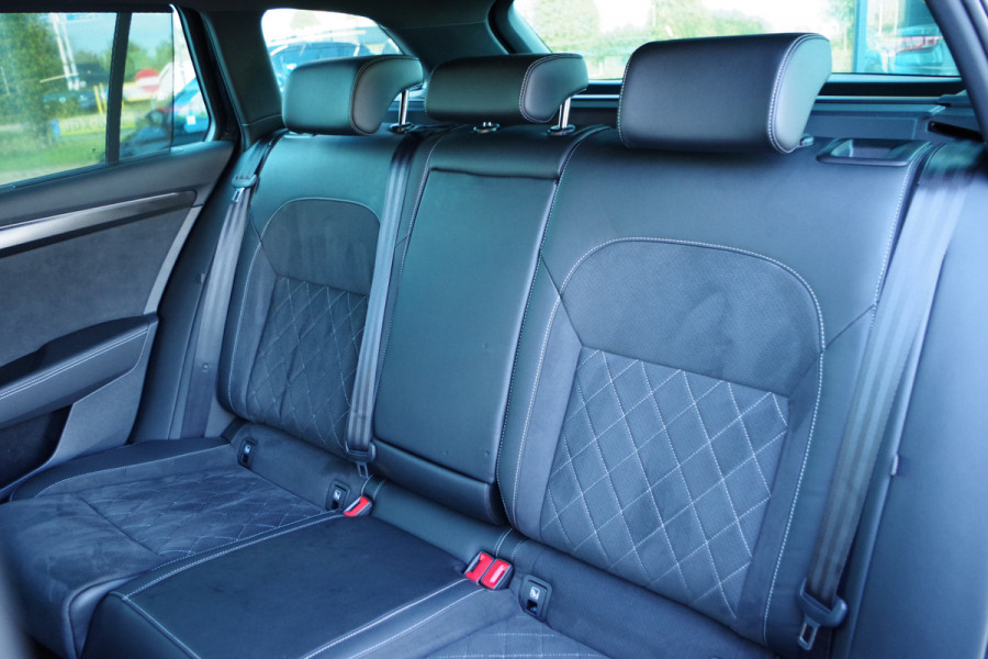 Škoda Superb Combi 1.4 TSI iV 218 PK Sportline Business PHEV, Keyless, Uitklapbare Trekhaak, Carplay, Memory, 4 Stoelverwarming