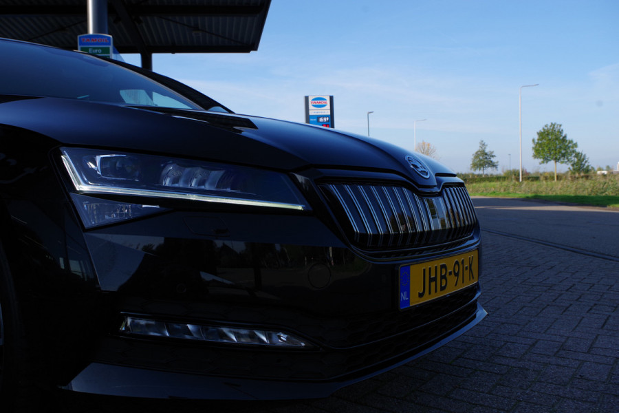 Škoda Superb Combi 1.4 TSI iV 218 PK Sportline Business PHEV, Keyless, Uitklapbare Trekhaak, Carplay, Memory, 4 Stoelverwarming