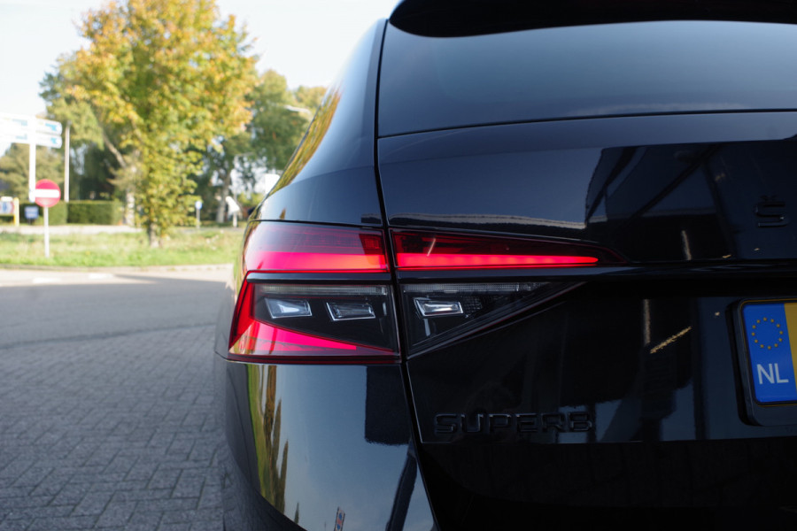 Škoda Superb Combi 1.4 TSI iV 218 PK Sportline Business PHEV, Keyless, Uitklapbare Trekhaak, Carplay, Memory, 4 Stoelverwarming