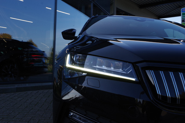 Škoda Superb Combi 1.4 TSI iV 218 PK Sportline Business PHEV, Keyless, Uitklapbare Trekhaak, Carplay, Memory, 4 Stoelverwarming