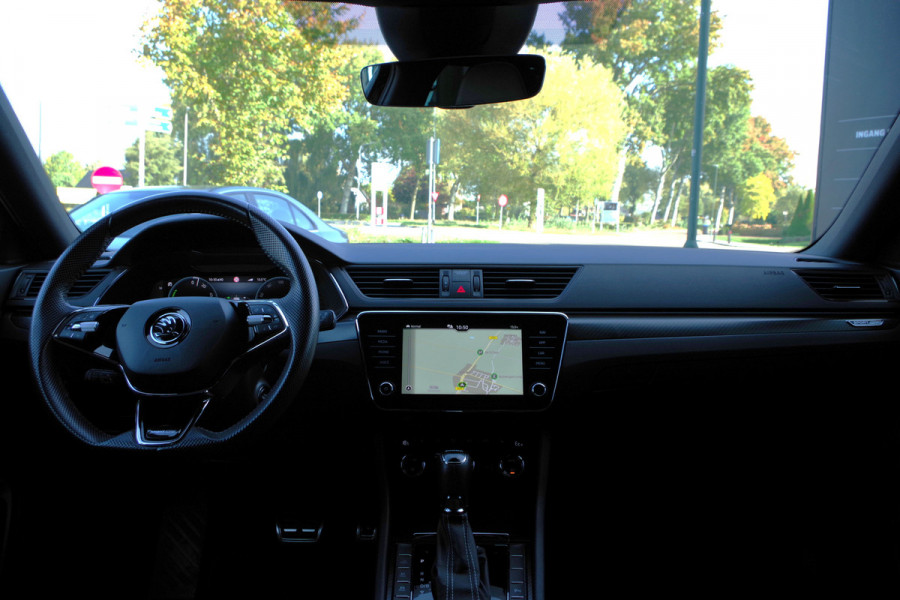 Škoda Superb Combi 1.4 TSI iV 218 PK Sportline Business PHEV, Keyless, Uitklapbare Trekhaak, Carplay, Memory, 4 Stoelverwarming