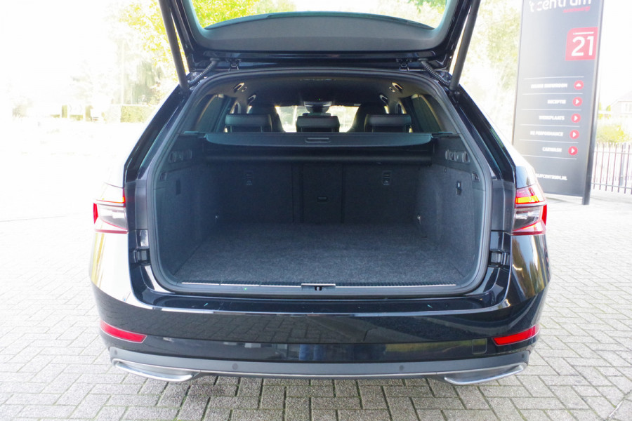 Škoda Superb Combi 1.4 TSI iV 218 PK Sportline Business PHEV, Keyless, Uitklapbare Trekhaak, Carplay, Memory, 4 Stoelverwarming