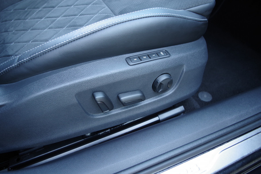 Škoda Superb Combi 1.4 TSI iV 218 PK Sportline Business PHEV, Keyless, Uitklapbare Trekhaak, Carplay, Memory, 4 Stoelverwarming