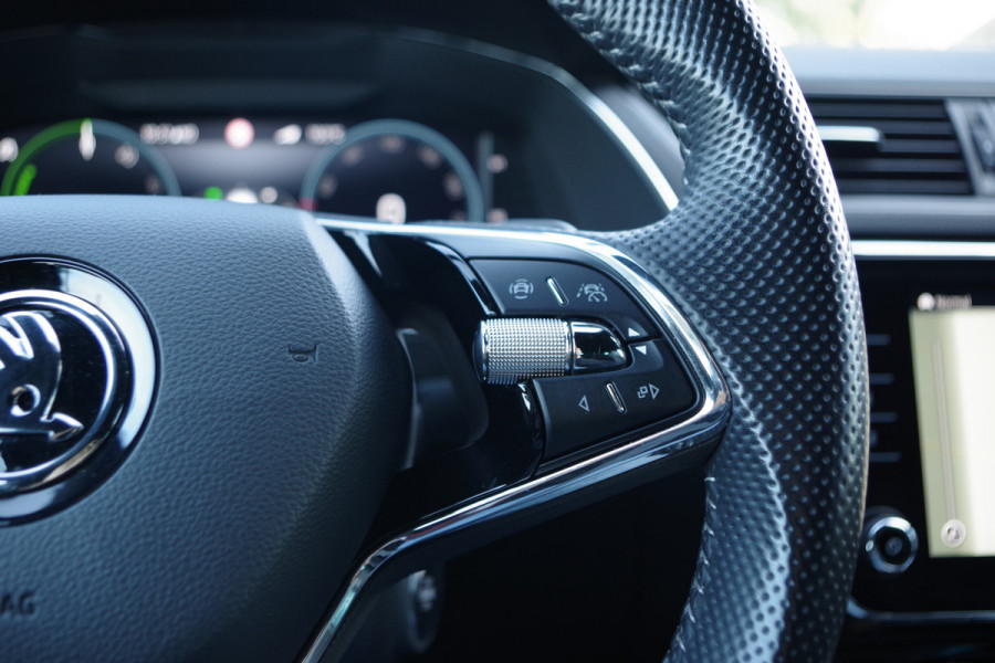 Škoda Superb Combi 1.4 TSI iV 218 PK Sportline Business PHEV, Keyless, Uitklapbare Trekhaak, Carplay, Memory, 4 Stoelverwarming